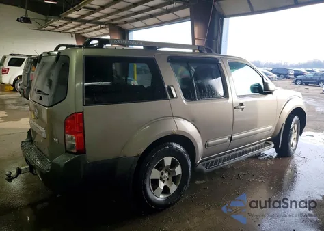 2005 Nissan Pathfinder Xe z USA, uszkodzony, nr VIN 5N1AR18W55C751167